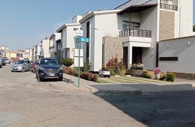 VENTA DE CASA DE 3 PISOS EN ALAMEDA COUNTRY CLUB